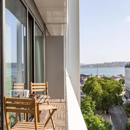 Apartment Joivy Luxurious With River View Near Time Out Market